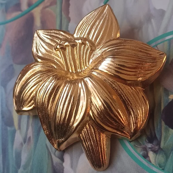 Vintage Jeri Lou Gold-Tone Lily Scarf Clip 💫 - Picture 3 of 6
